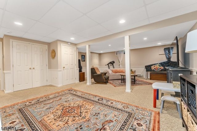 4 Drake Ct, Holland Twp., NJ 08848