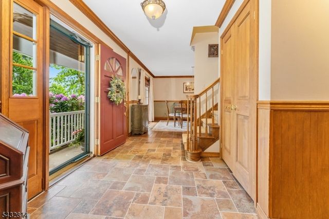 4 Drake Ct, Holland Twp., NJ 08848