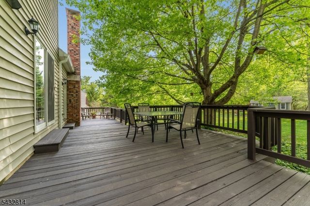 4 Drake Ct, Holland Twp., NJ 08848