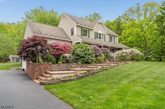 4 Drake Ct, Holland Twp., NJ 08848