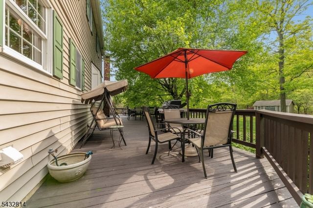 4 Drake Ct, Holland Twp., NJ 08848