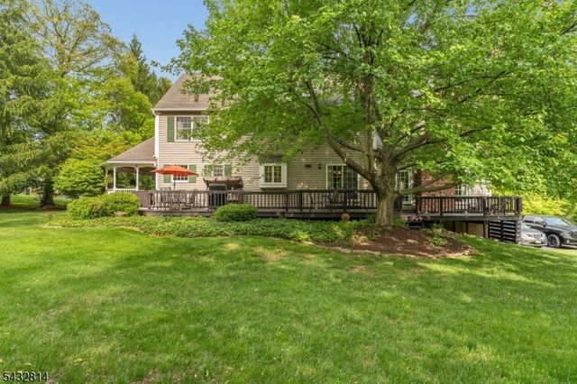 4 Drake Ct, Holland Twp., NJ 08848
