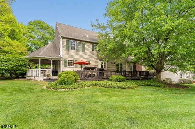 4 Drake Ct, Holland Twp., NJ 08848
