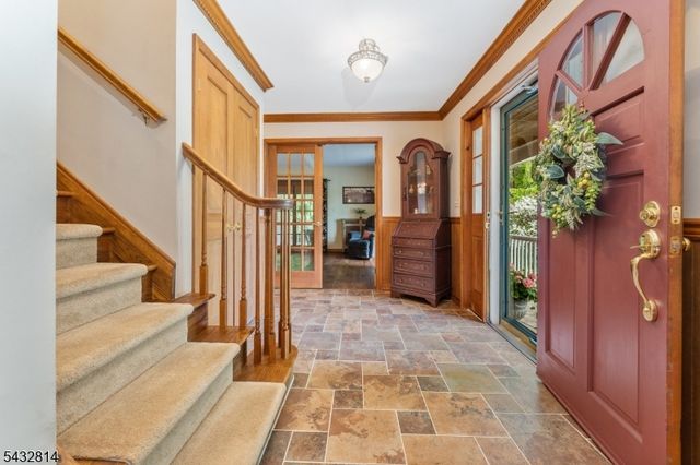4 Drake Ct, Holland Twp., NJ 08848