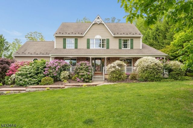 4 Drake Ct, Holland Twp., NJ 08848