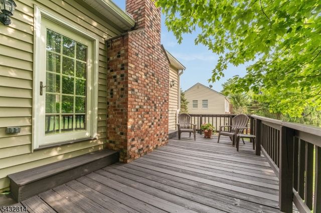 4 Drake Ct, Holland Twp., NJ 08848