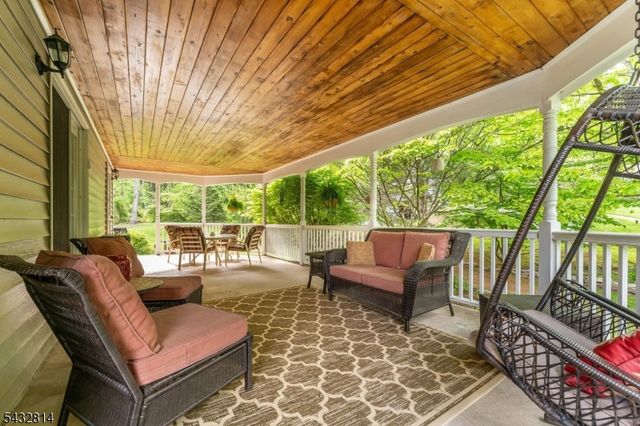 4 Drake Ct, Holland Twp., NJ 08848