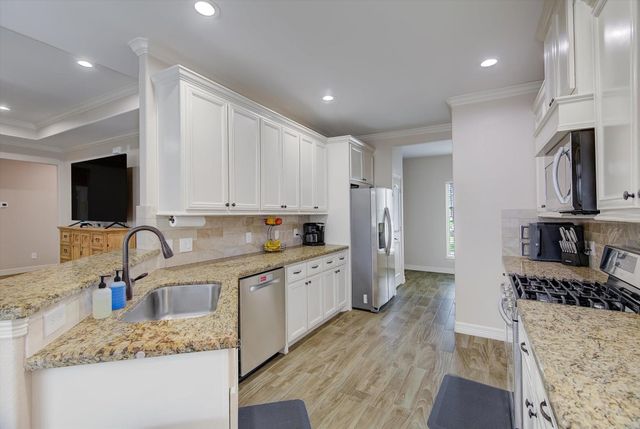 210 Road 662, Dayton, TX 77535