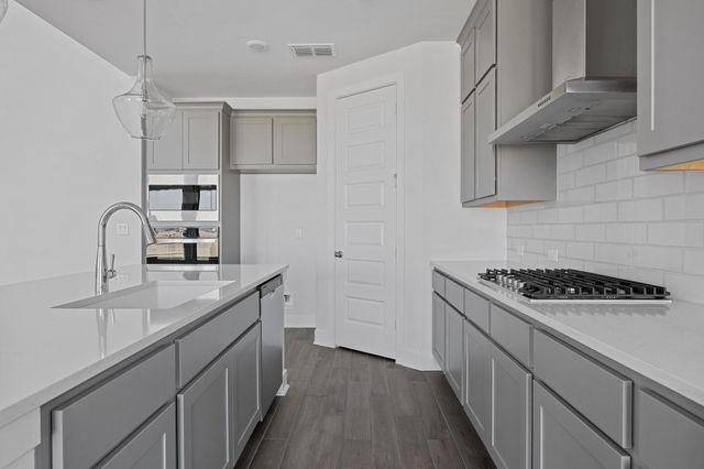 141 Cloverton CRES, Hutto, TX 78634