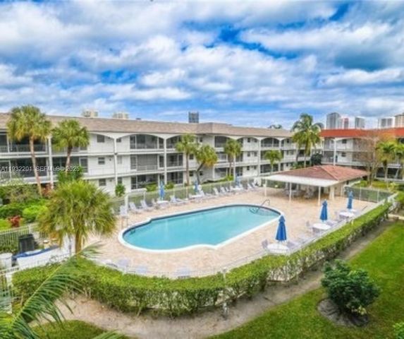 501 Blue Heron Dr 310-A, Hallandale Beach, FL 33009