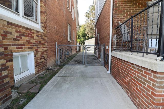 4561 Curtis Street, Dearborn, MI 48126