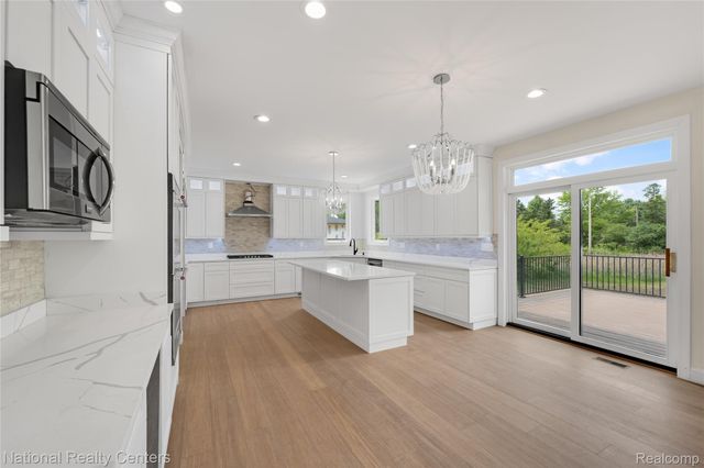 5245 BUELL Drive, Commerce Charter Township, MI 48382