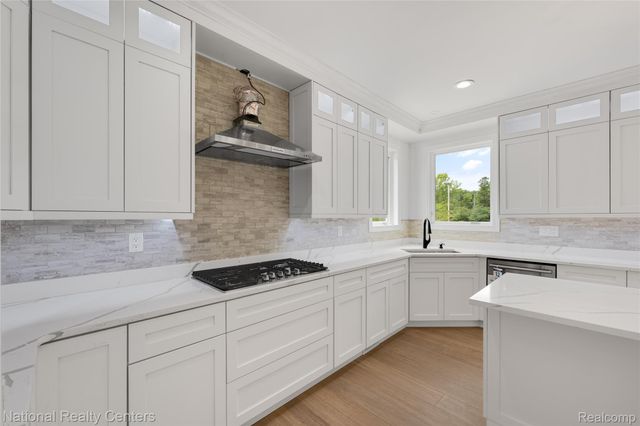 5245 BUELL Drive, Commerce Charter Township, MI 48382