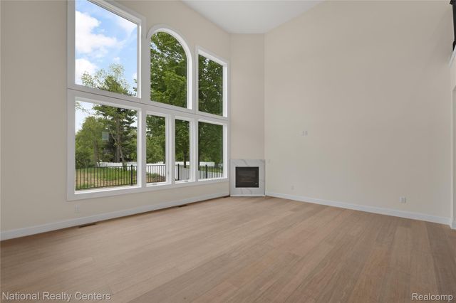 5245 BUELL Drive, Commerce Charter Township, MI 48382
