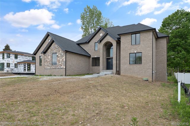 5245 BUELL Drive, Commerce Charter Township, MI 48382