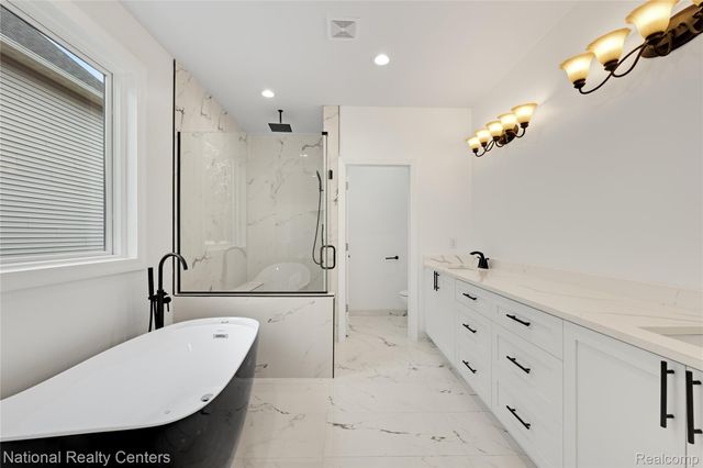 5245 BUELL Drive, Commerce Charter Township, MI 48382