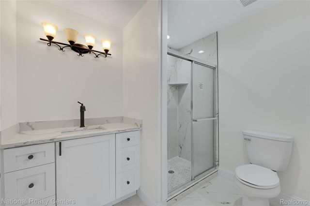 5245 BUELL Drive, Commerce Charter Township, MI 48382