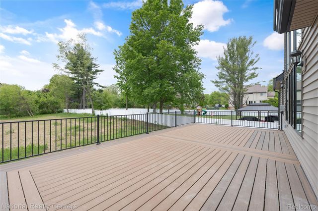 5245 BUELL Drive, Commerce Charter Township, MI 48382