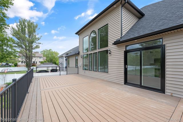 5245 BUELL Drive, Commerce Charter Township, MI 48382