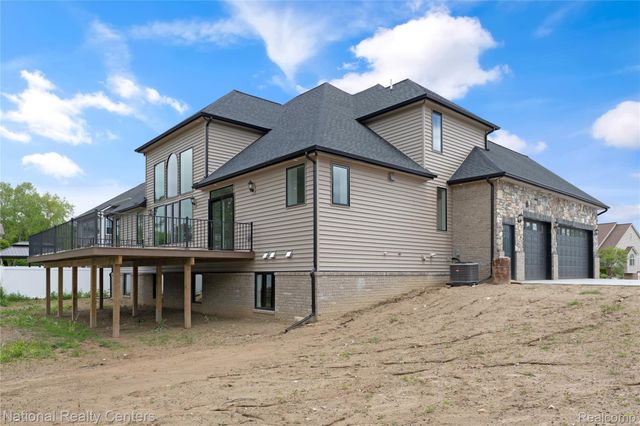 5245 BUELL Drive, Commerce Charter Township, MI 48382