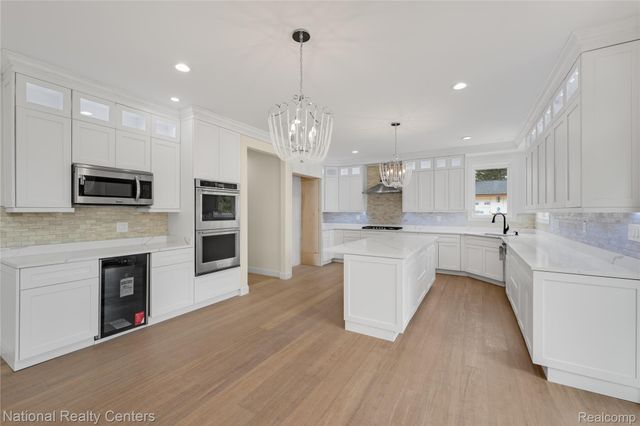 5245 BUELL Drive, Commerce Charter Township, MI 48382