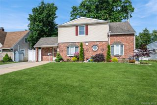 14 Tailor Lane, Levittown, NY 11756