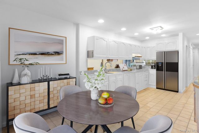 520 Hampton Road 5, Southampton, NY 11968