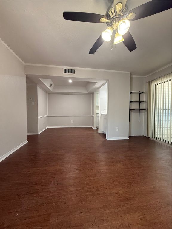 7431 Holly Hill Drive 110, Dallas, TX 75231
