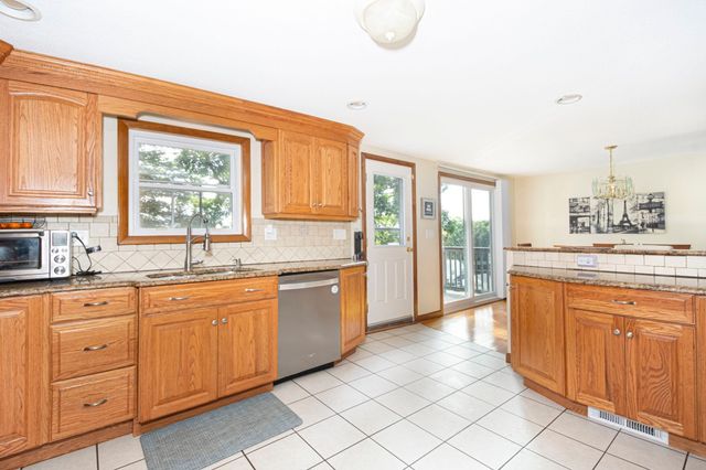 4 Carter Rd, Worcester, MA 01609