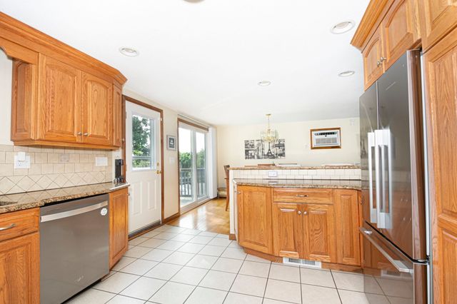 4 Carter Rd, Worcester, MA 01609