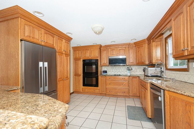4 Carter Rd, Worcester, MA 01609