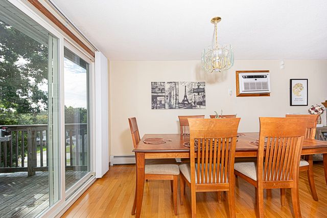 4 Carter Rd, Worcester, MA 01609