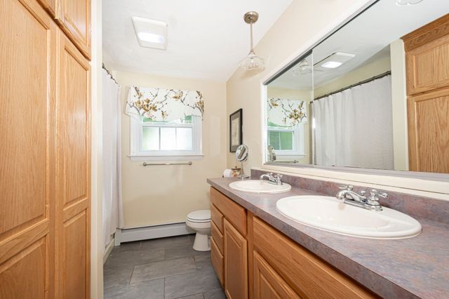 4 Carter Rd, Worcester, MA 01609