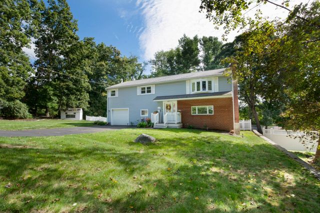 4 Carter Rd, Worcester, MA 01609