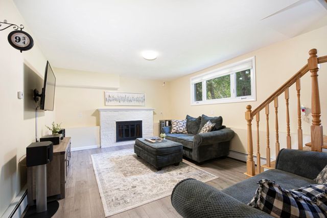 4 Carter Rd, Worcester, MA 01609