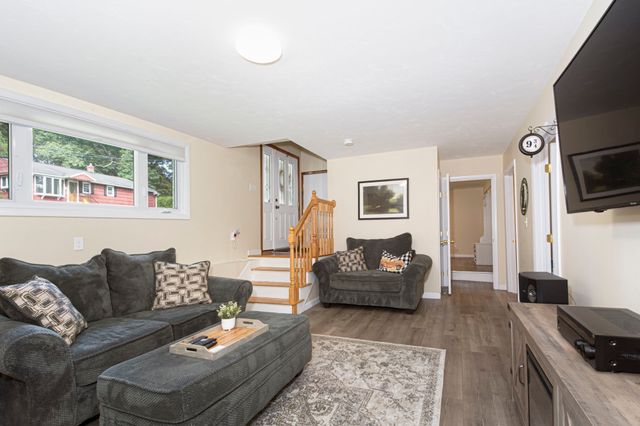 4 Carter Rd, Worcester, MA 01609