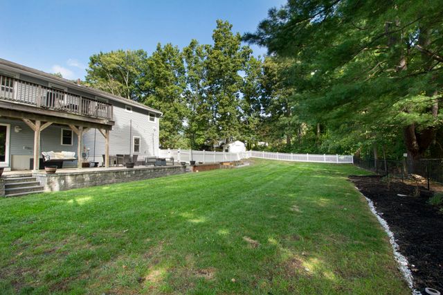 4 Carter Rd, Worcester, MA 01609