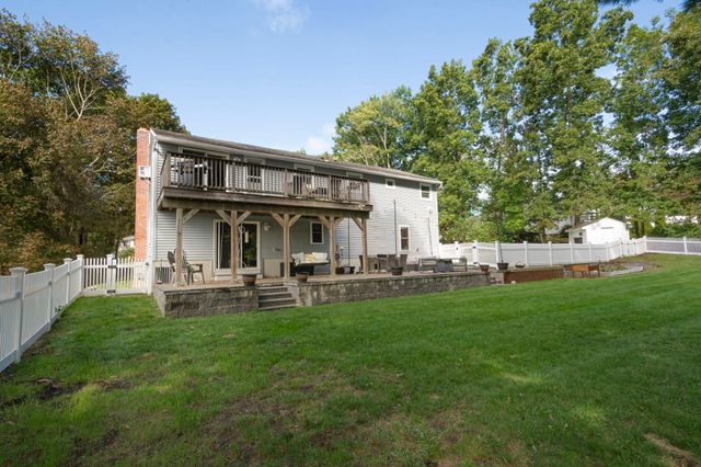 4 Carter Rd, Worcester, MA 01609