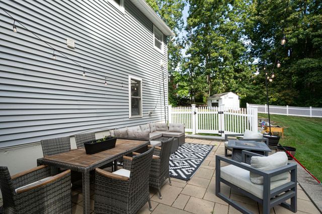 4 Carter Rd, Worcester, MA 01609