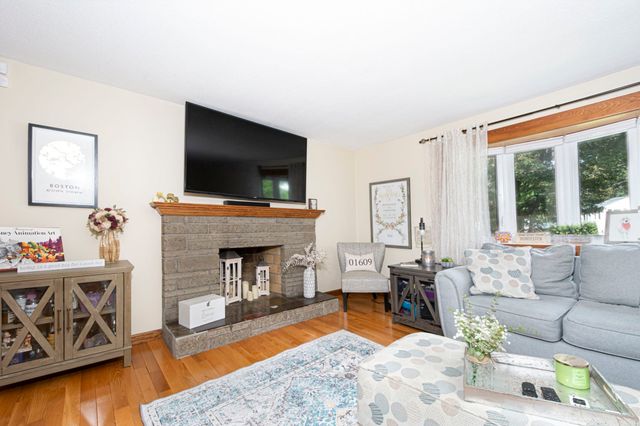 4 Carter Rd, Worcester, MA 01609