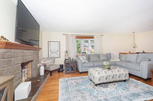 4 Carter Rd, Worcester, MA 01609