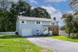 4 Carter Rd, Worcester, MA 01609