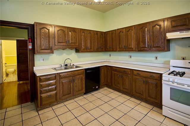 901 Edgewood Drive, Charleston, WV 25302