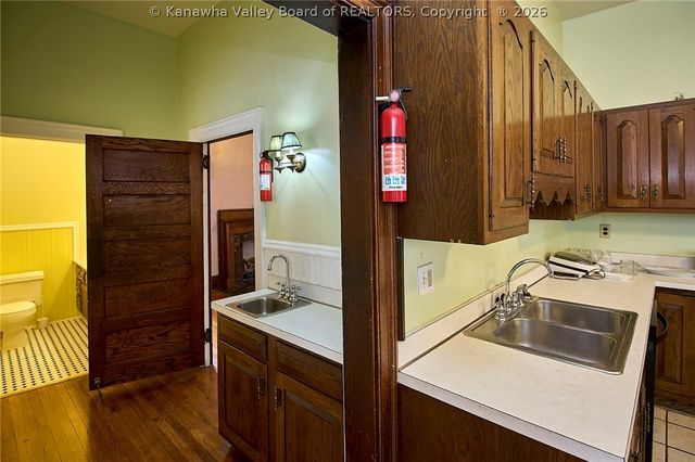 901 Edgewood Drive, Charleston, WV 25302