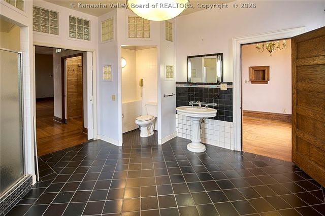 901 Edgewood Drive, Charleston, WV 25302