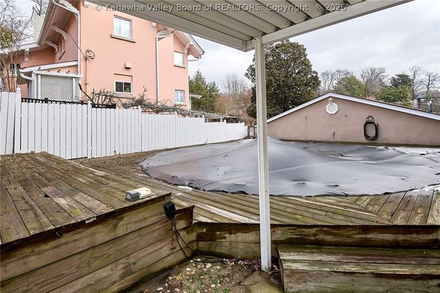 901 Edgewood Drive, Charleston, WV 25302