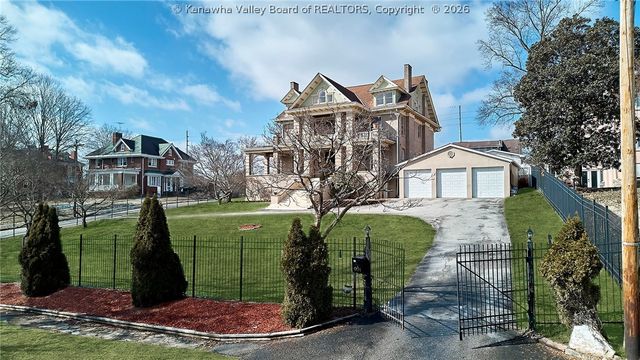 901 Edgewood Drive, Charleston, WV 25302