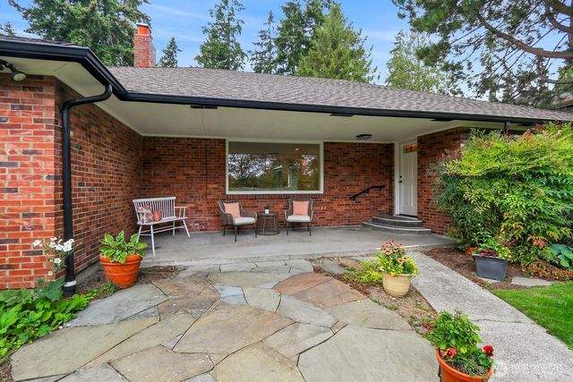 10527 23rd Avenue NE, Seattle, WA 98125