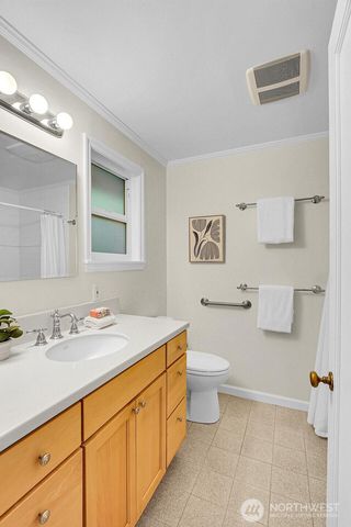 10527 23rd Avenue NE, Seattle, WA 98125