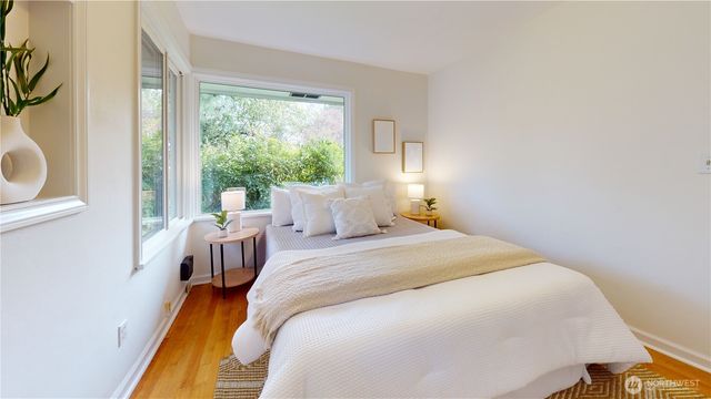 10527 23rd Avenue NE, Seattle, WA 98125